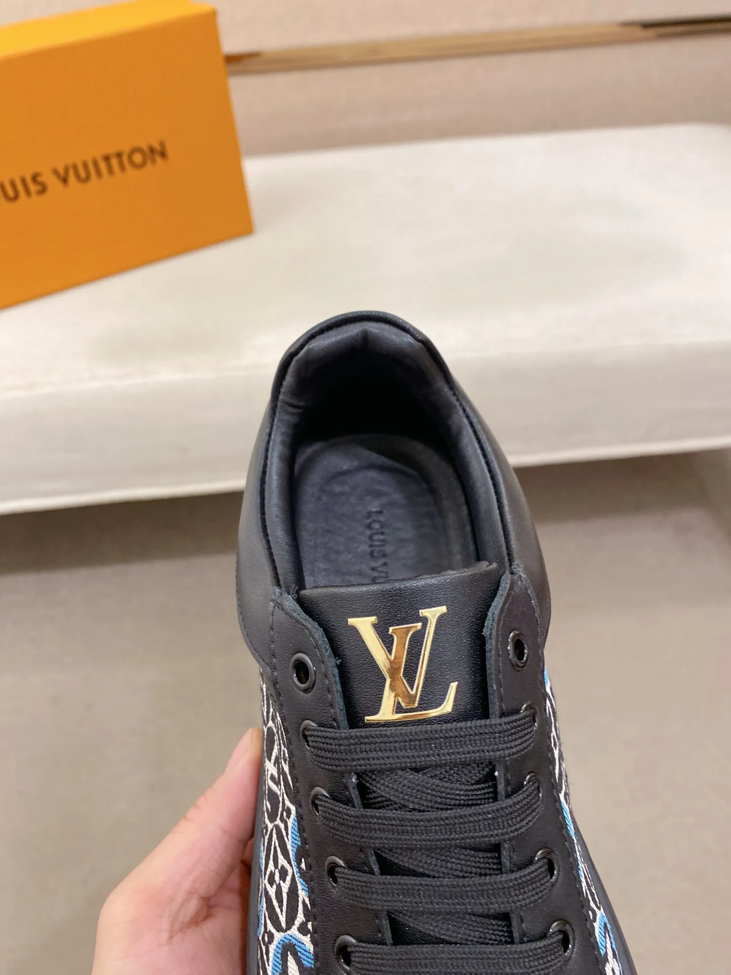 Men's clothing and shoes 400💰Louis Vuitton (Louis Vuitton/LV) top 🔍🔍 new models are on sale at the same time, the upper 🇮🇹 imported first-layer cowhide from Italy, fully imported sheepskin lining 💪💪, completely 1⃣️ to 1 ⃣️Re-engraved🇮🇹💪💪, ⚠Sole: The original sole is specially provided by the original factory, the exclusive movable molded sole is super comfortable, ⚠The original factory follows the order, 🔍🔍high quality, you can enter and exit the counter at will, welcome to compare⚠. Code number:38-44